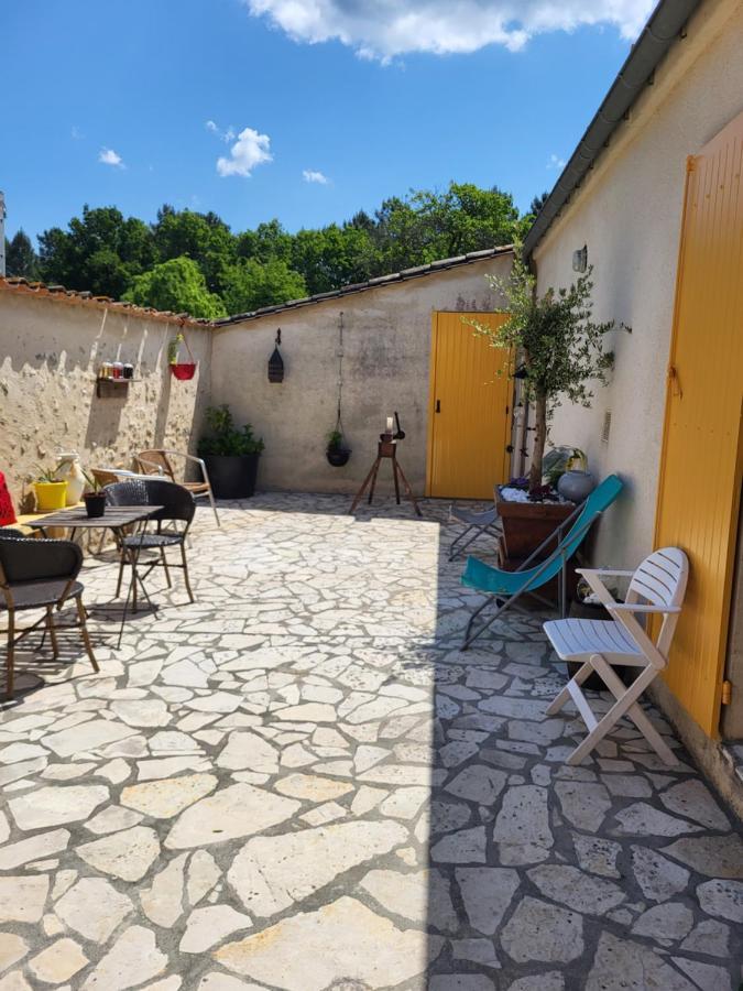 Bed and Breakfast Domaine De La Sarrotte Saugon Экстерьер фото
